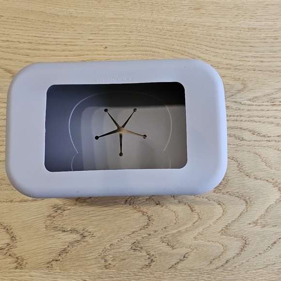 Silicone baby wipe holder - Picture 3 of 3